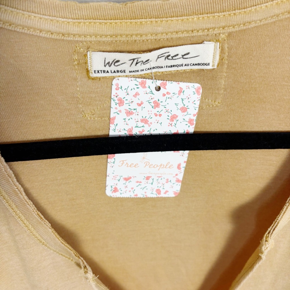 Free People Short Sleeve V-Neck Tee in Tan sz xl - Picture 4 of 7